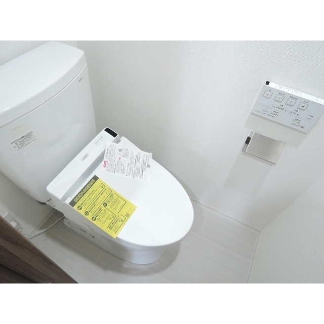 トイレ　温水洗浄便座