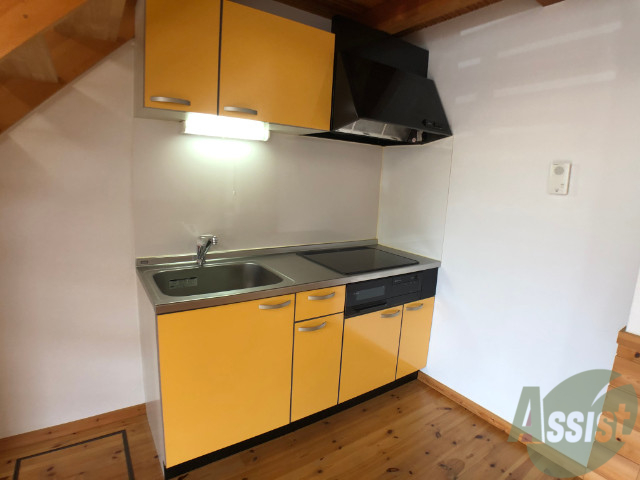 キッチン　キッチンはこちら。黄色い色で料理するのにも気分が上がりそう