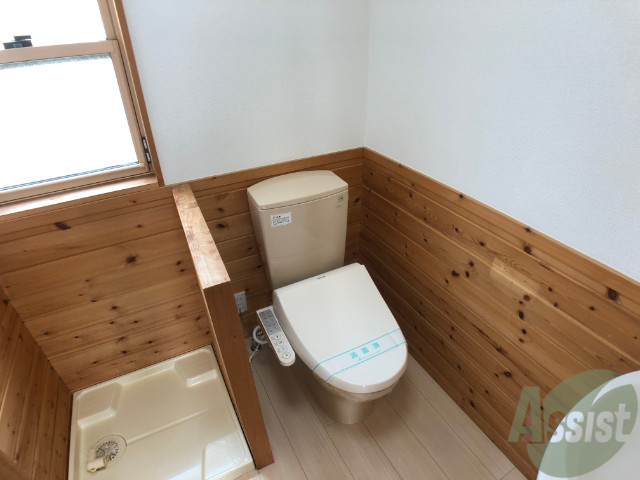 トイレ　トイレはこちらです。様々な設備がついています。