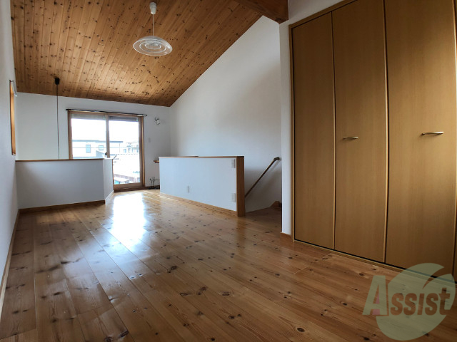 その他部屋・スペース　こちらは２階のお部屋です。天井も高く広々空間です。