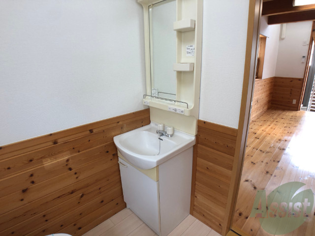 洗面設備　洗面台です。朝の身支度はこちらでできますね。