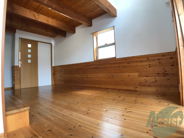 玄関　玄関からの様子です。天井も一部開けているので明るい印象です。