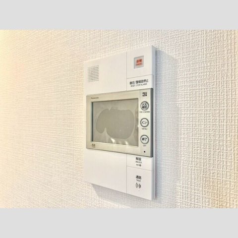 セキュリティ　モニター付きインターホンで訪問者を視認可！