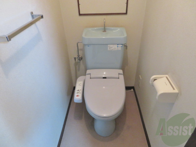 トイレ　トイレはウォッシュレット付きなので嬉しいですね。