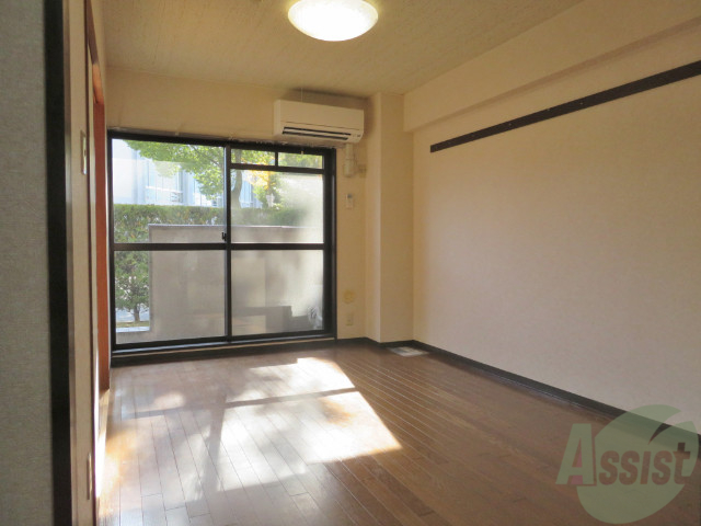 居室・リビング　リビングは日当たりも良くお部屋を明るく照らしてくれますね。