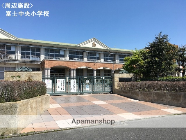 小学校　中央小学校（小学校）まで495m