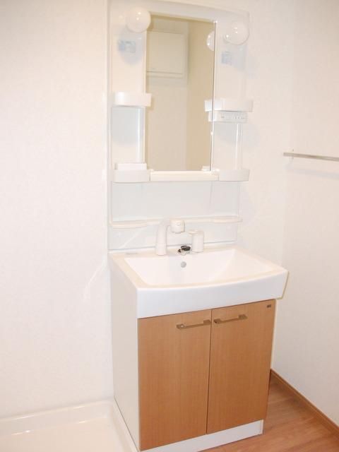 洗面設備　シャワー付き洗面台