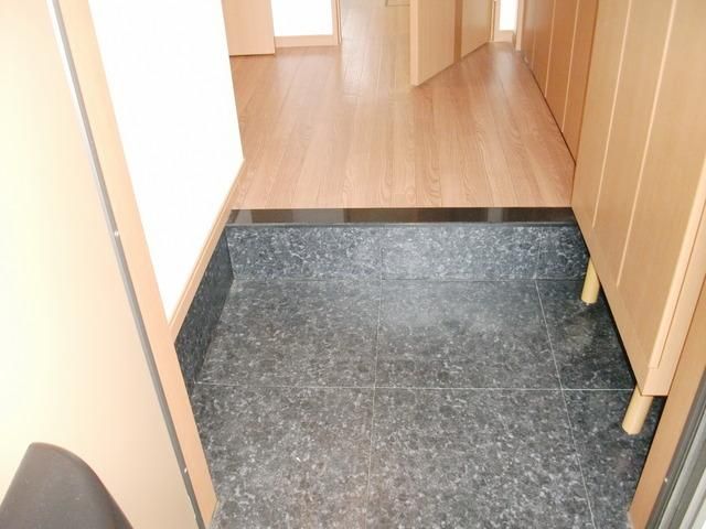 玄関　広い玄関スペース