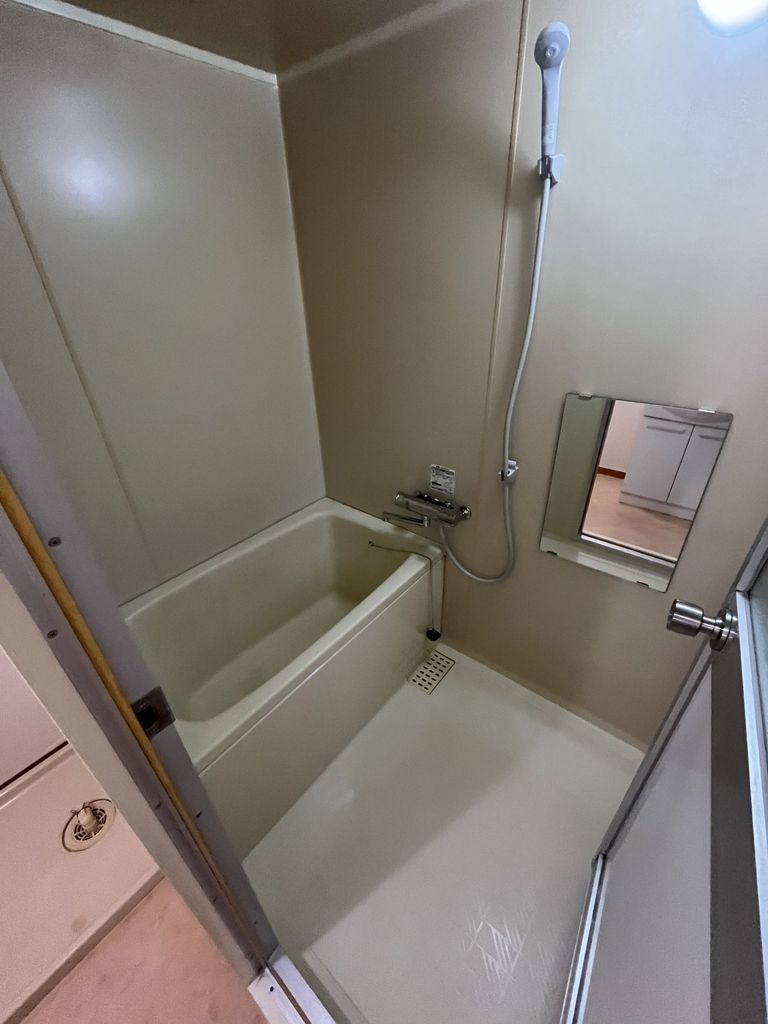 バス・シャワールーム　現在交換中（新品になります）