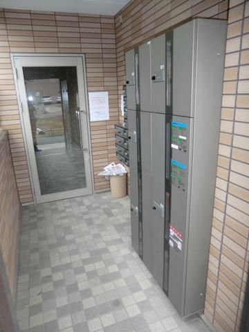 ロビー　便利な宅配ＢＯＸあり