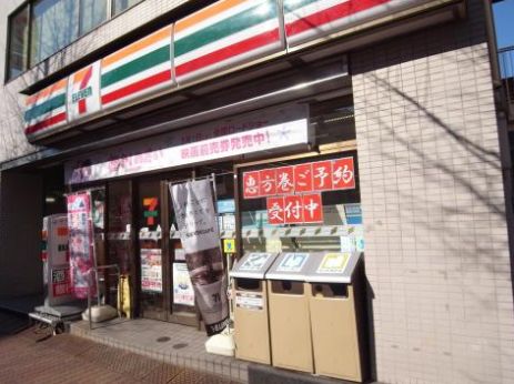 コンビニ　セブンイレブン文京本郷4丁目店（コンビニ）まで182m