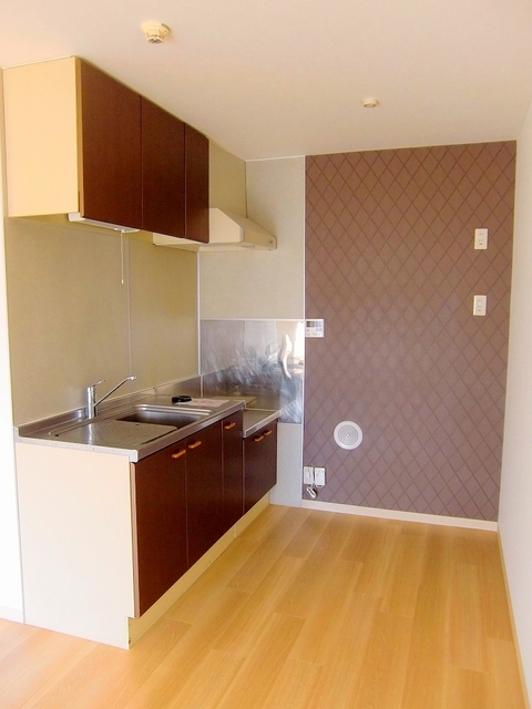 キッチン　◆デザインクロスが貼られたダイニングスペース◆