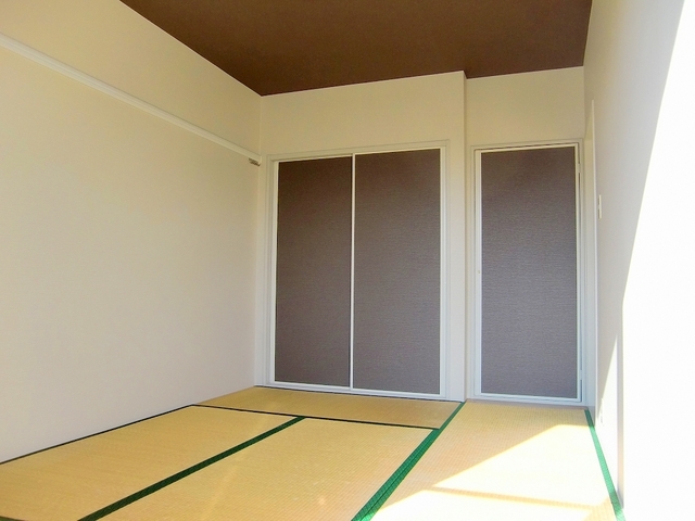 その他部屋・スペース　◆デザインクロスが貼られた和室◆