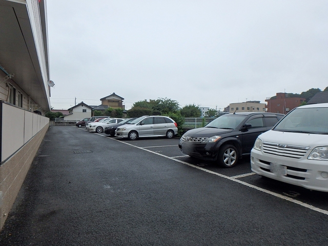 駐車場　★敷地内駐車場★（空き状況・使用料等詳細はご確認下さい）