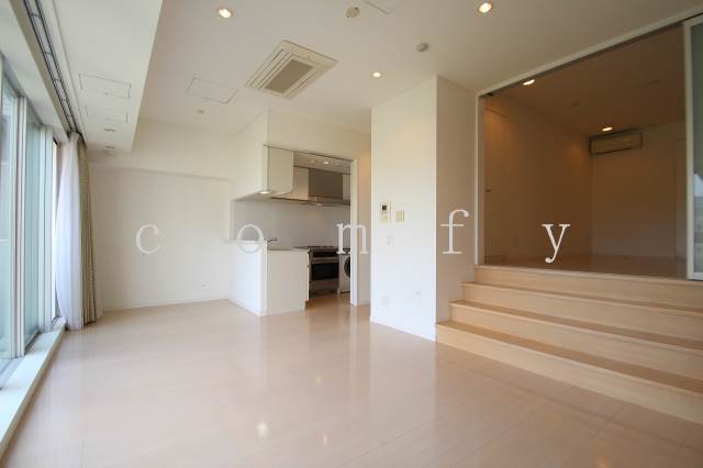 居室・リビング　南向きの明るいリビング