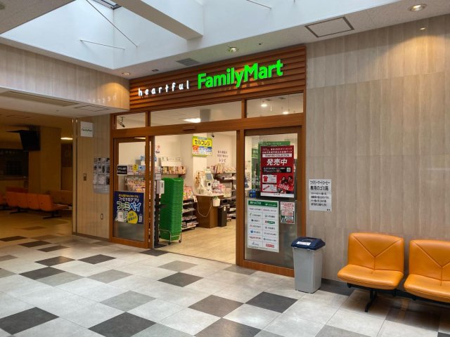 コンビニ　ファミリーマート　島根大学医学部附属病院店（コンビニ）まで600m