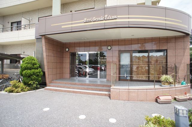 エントランス　高級感のあるエントランスです。