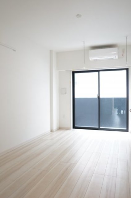 居室・リビング　フローリングの色が異なる場合があります