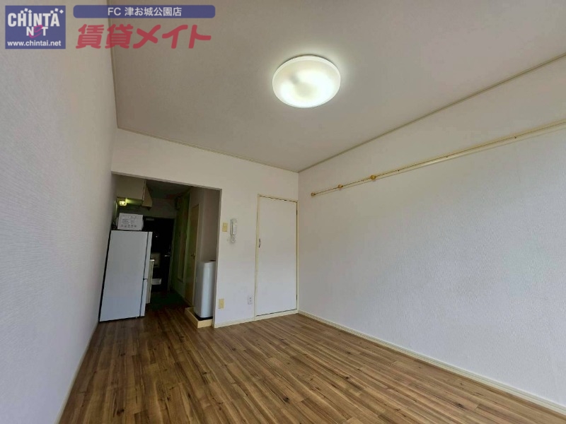 居室・リビング　別部屋参考写真です。