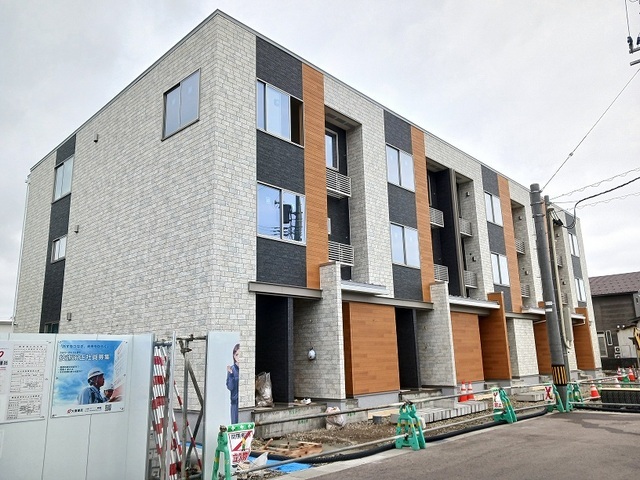 建物外観　建築中