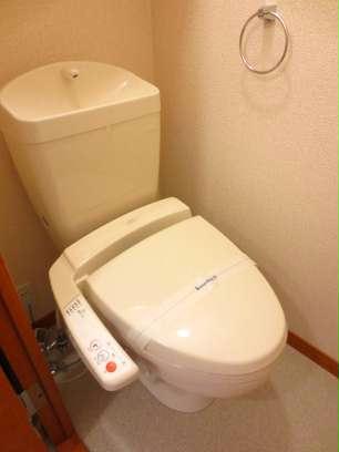 トイレ　温水洗浄便座付き