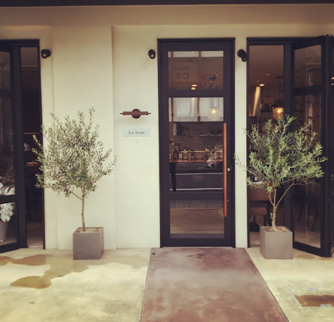 飲食店　La Sena(ラ セナ)（飲食店）まで184m