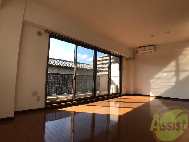 居室・リビング　１４．９帖のＬＤＫです。日当たりがよく気持ちいですね。