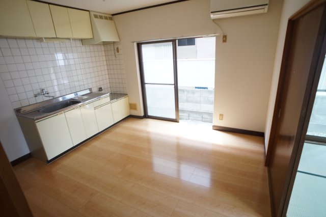 居室・リビング　広々ダイニングキッチンです