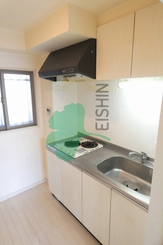 キッチン　同じ間取りの別のお部屋の写真です。