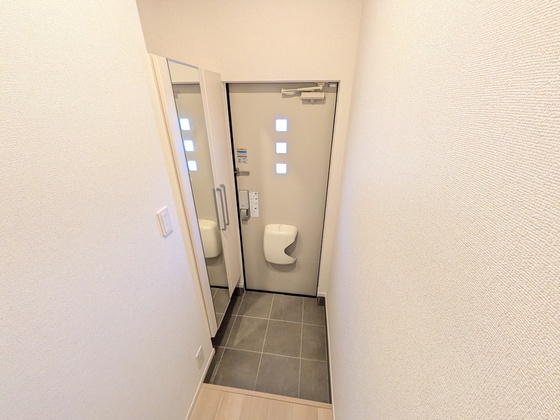シャトーKINKI Aの玄関写真