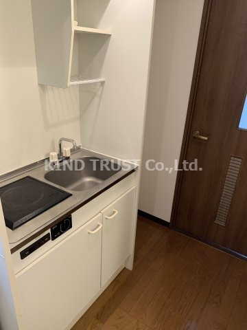 キッチン　備付食器棚付きです