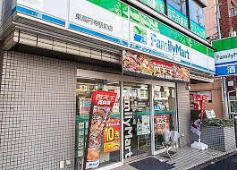 コンビニ　ファミリーマート東高円寺駅前店（コンビニ）まで382m