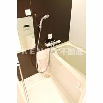 バス・シャワールーム　コンパクトで使いやすいお風呂です