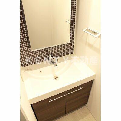 洗面設備　ゆったりとスペースのある洗面所