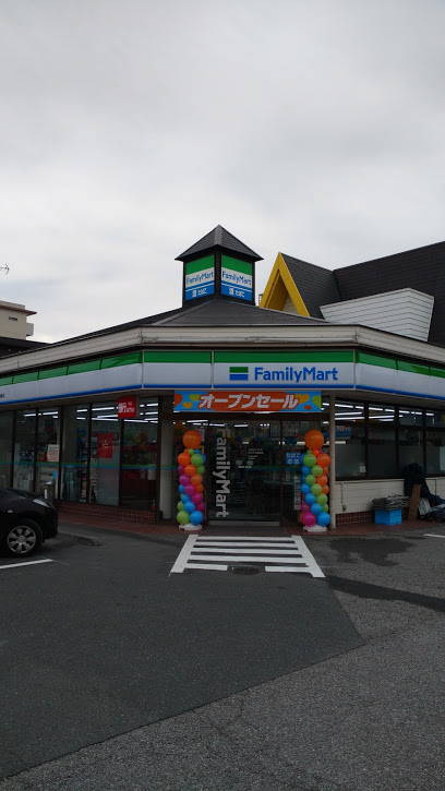 コンビニ　ファミリーマート かわぐち飯塚店（コンビニ）まで1057m