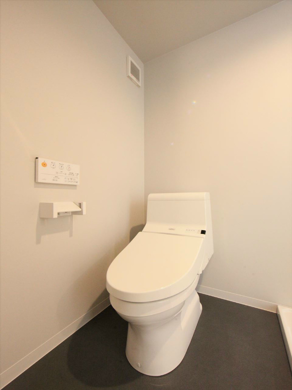 トイレ　トイレ　ウォシュレット付