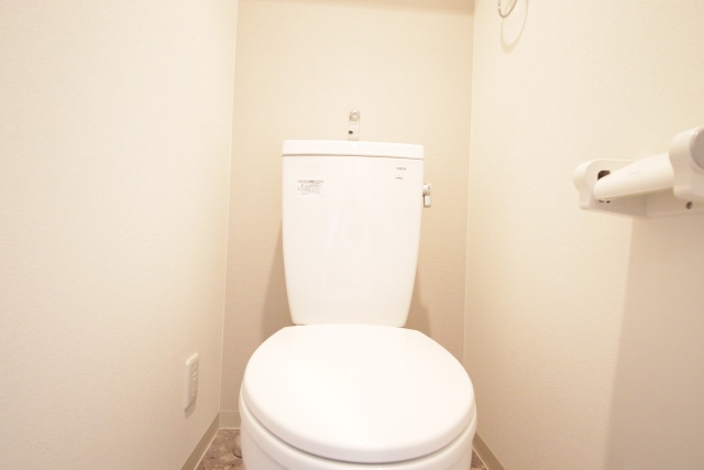 トイレ　※別室の参考写真の為、現況優先です。