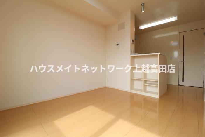 居室・リビング　ＬＤＫ（参考同型207号室室内写真）