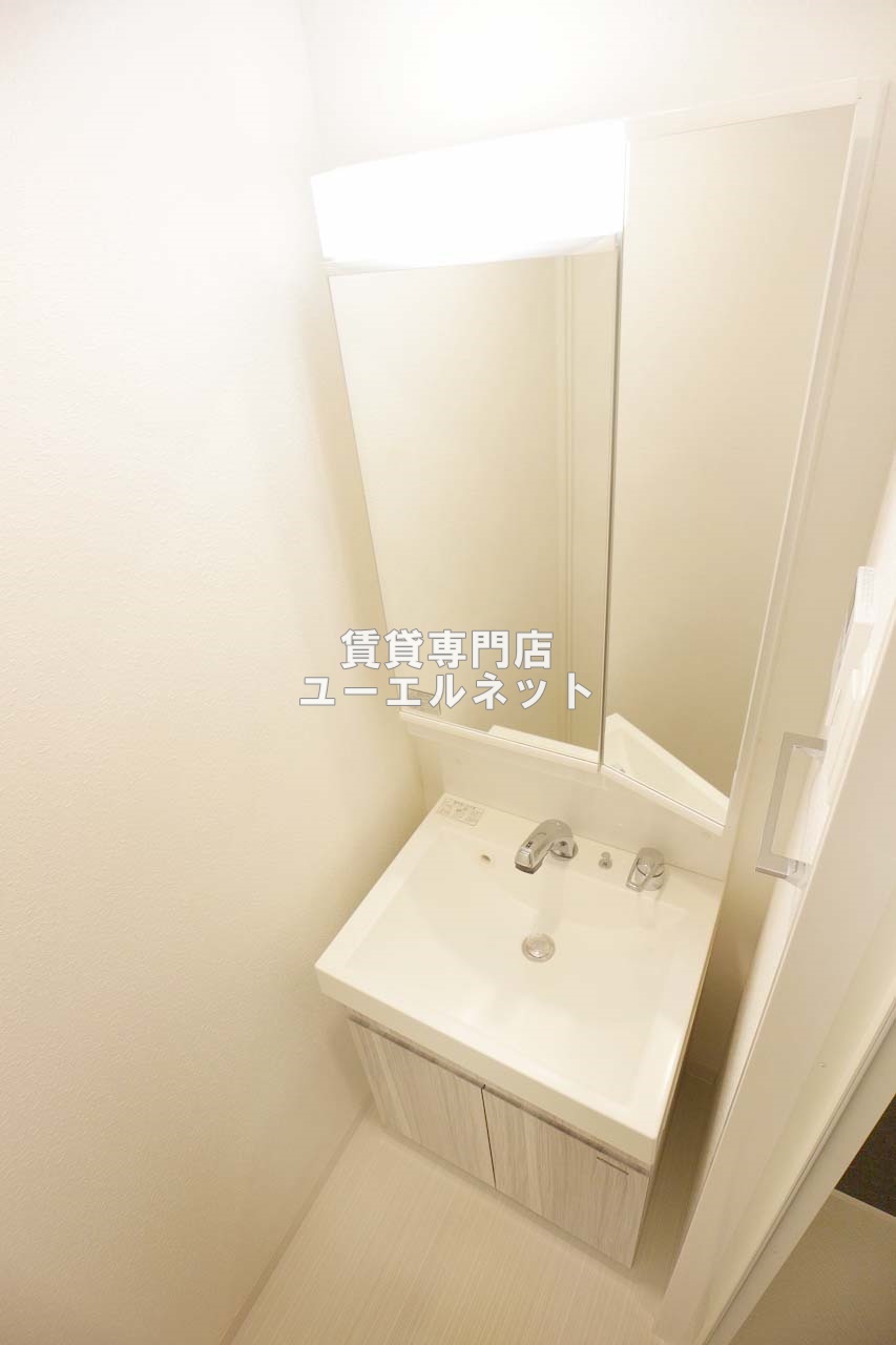 洗面設備　清潔感ある独立洗面台で毎日気持ちよく♪