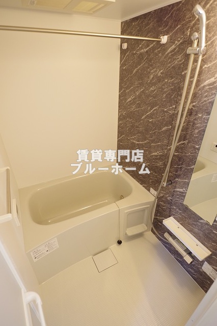 バス・シャワールーム　追い焚き・浴室乾燥機付き！