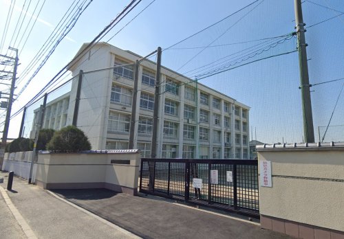 小学校　羽曳野市立高鷲北小学校（小学校）まで969m