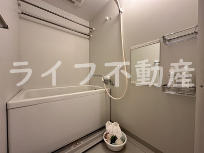 バス・シャワールーム　コンパクトで使いやすいお風呂です