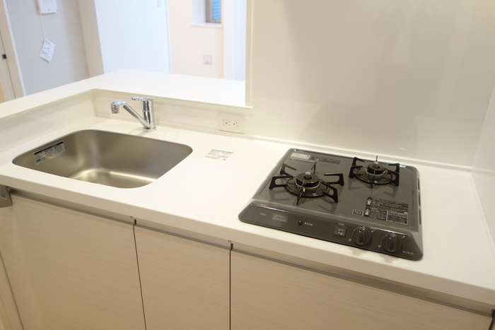 キッチン　同じ部屋タイプの別部屋の写真です。現況と異なる場合は現況を優