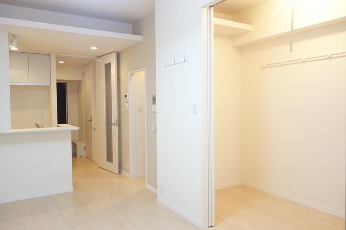 居室・リビング　同じ部屋タイプの別部屋の写真です。現況と異なる場合は現況を優
