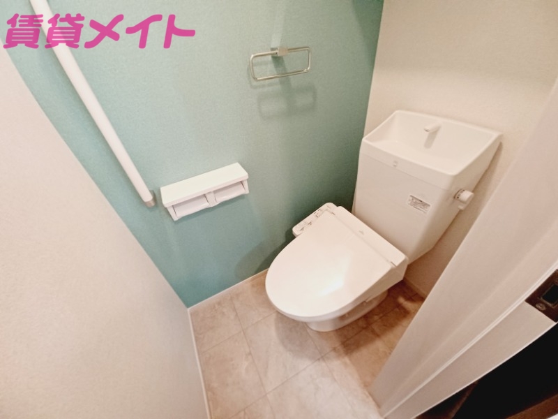 トイレ　同型参考写真