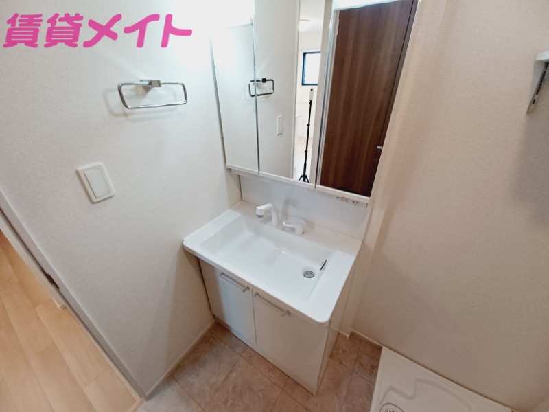 洗面設備　同型参考写真