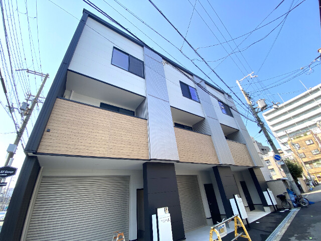 建物外観　ガレージハウスのご紹介！