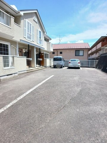 駐車場　車をお持ちの方に嬉しい駐車場付きの物件です