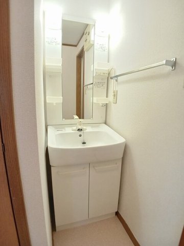 洗面設備　コンパクトで使いやすい洗面所