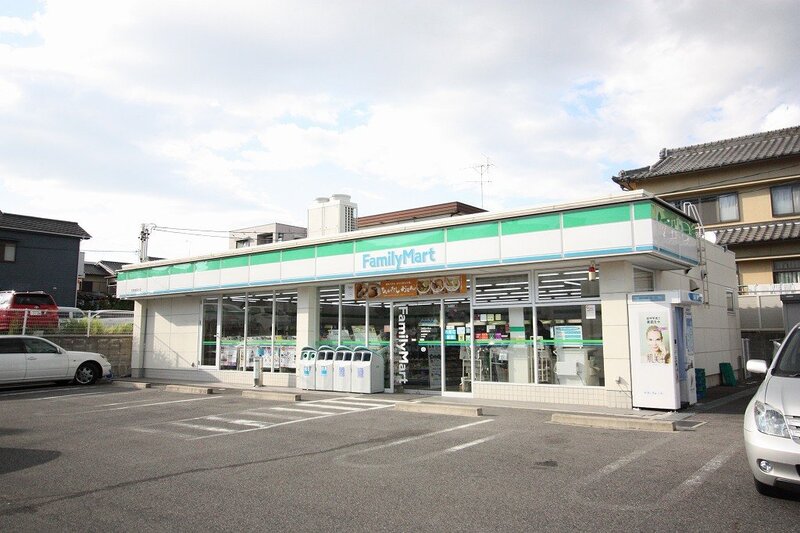 コンビニ　ファミリーマート名東猪高台店（コンビニ）まで368m